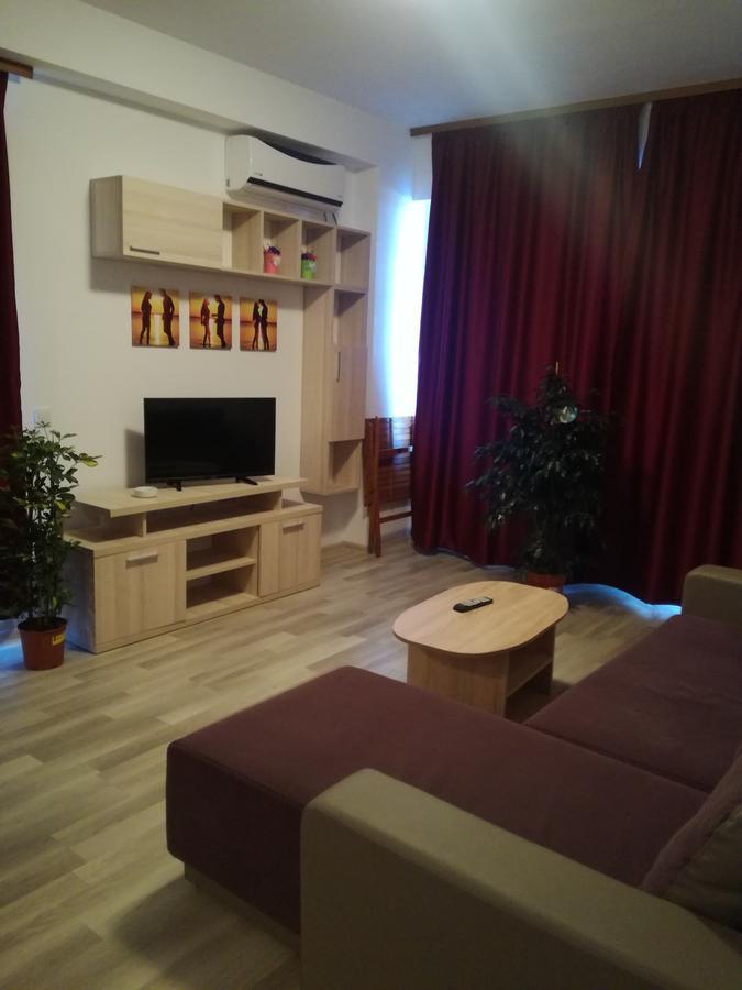 Summerland Mrs * Mamaia